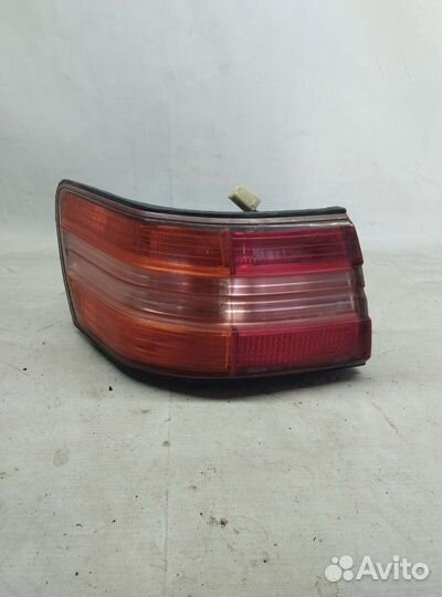 Фонарь задний левый toyota mark II gx100