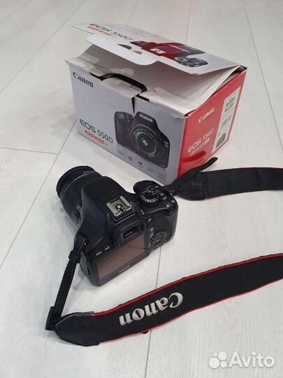 Зеркальный фотоаппарат Canon 550D