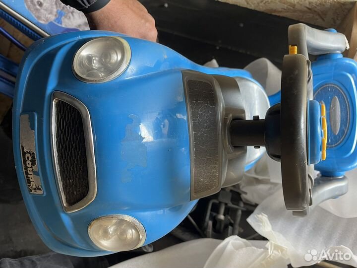 Машинка-каталка с родительской ручкой