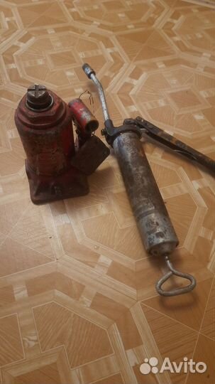 Домкрат. Маслодозатор