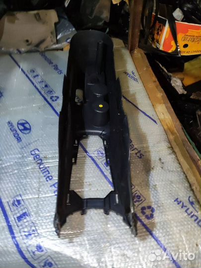 Консоль центральная 84611-2к000 Kia Soul 1