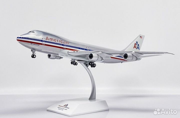 Модель самолета 1/200 Boeing 747-100 American Airl