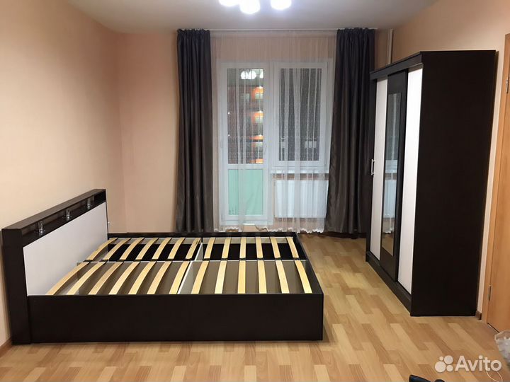 Кровать с матрасом