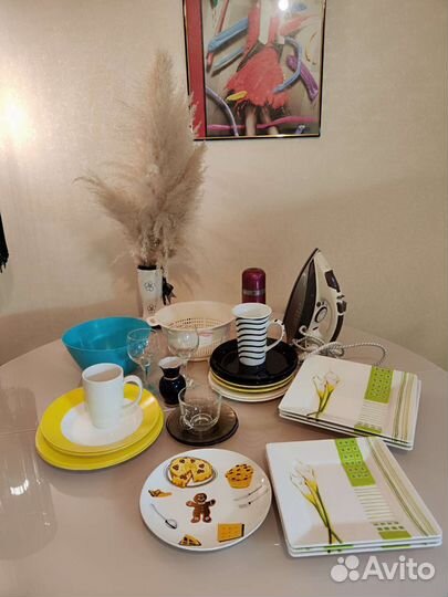 Набор посуды и утюг в одни руки