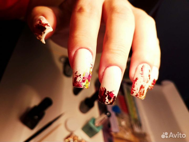 Модель на наращивание ногтей и покрытие