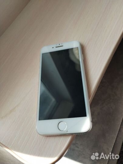 Телефон iPhone 8 64 gb