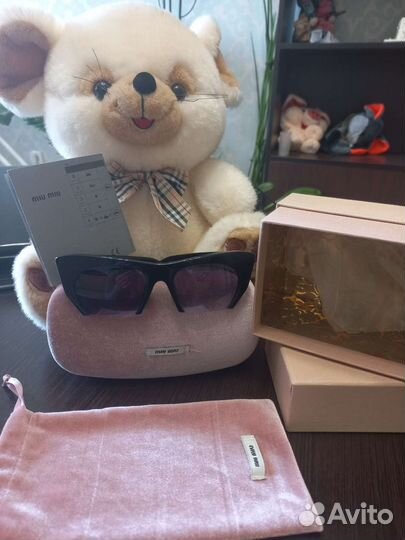 Солнцезащитные очки miu miu