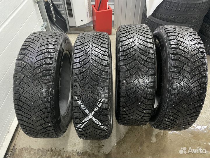 Michelin X-Ice North 4 215/65 R16