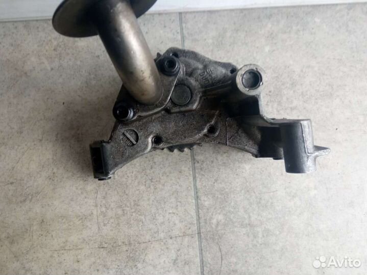 Насос масляный Volkswagen Golf 4 06A115105B