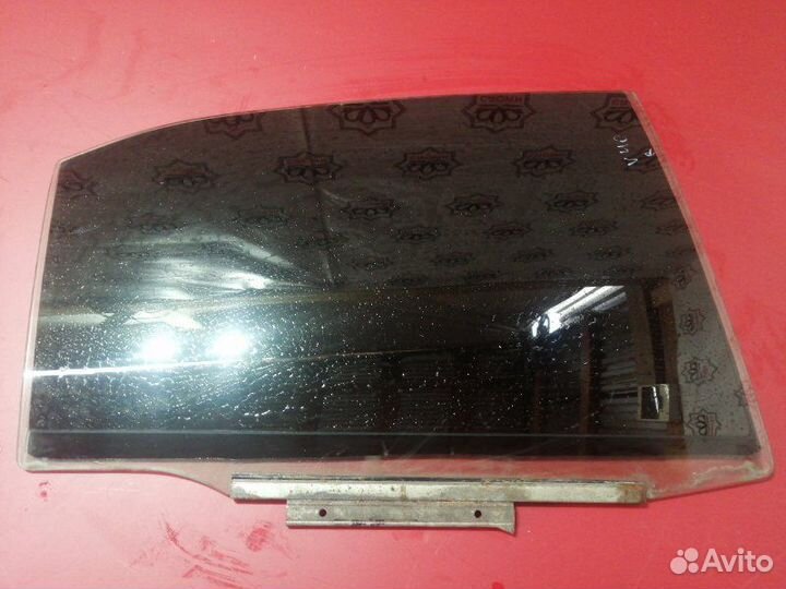 Стекло двери заднее правое Toyota Camry XV40