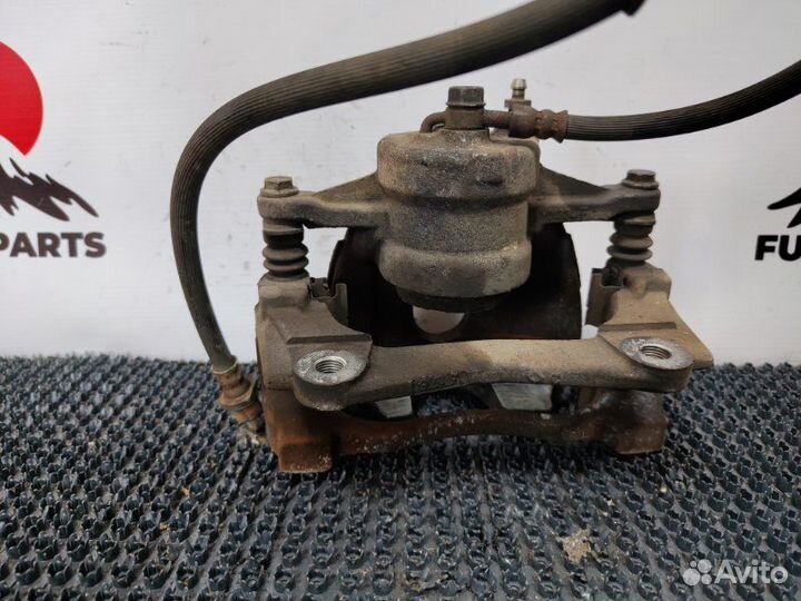 Суппорт тормозной передний правый Toyota Avensis