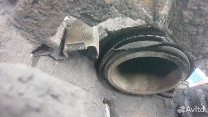 Суппорт передний правый Nissan X-Trail T31 2009