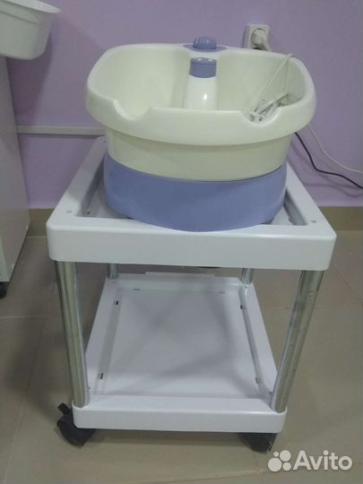 Педикюрная ванночка и тележка