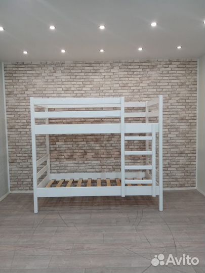Двухъярусная кровать из массива