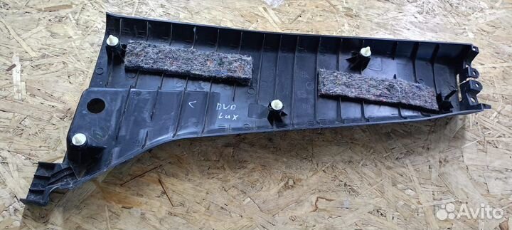 Обшивка стойки передней, правой Luxgen