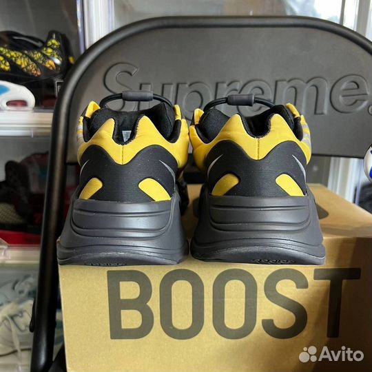 Кроссовки Adidas Yeezy 700 mnvn