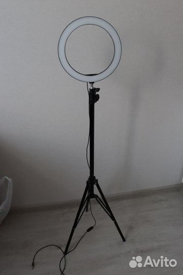 Кольцевая лампа со штативом