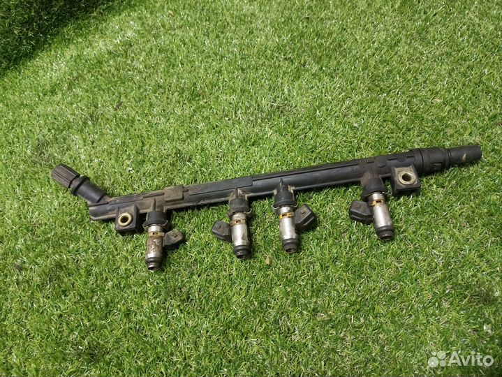 Топливная рампа с форсунками Fiat Albea