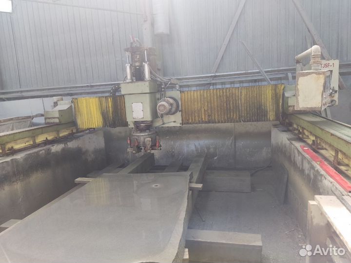 Автоматический полировальный станок по камню