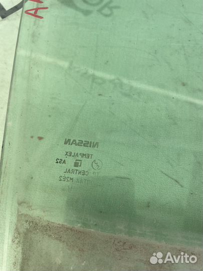 Стекло переднее правое march k12