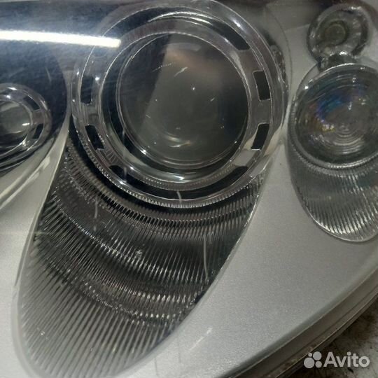 Фара ксеноновая передняя левая Volkswagen Touareg