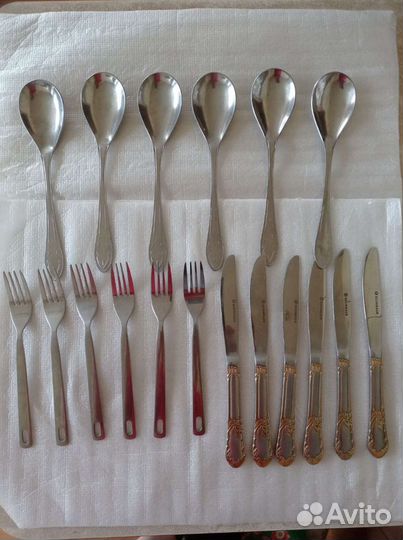 Набор ложек, вилок, ножей