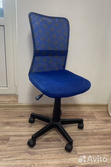 Офисное кресло