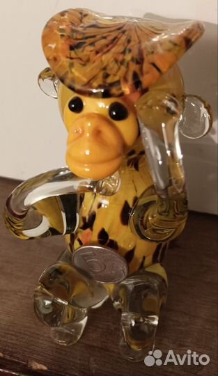Фигурка обезьянки стеклянная