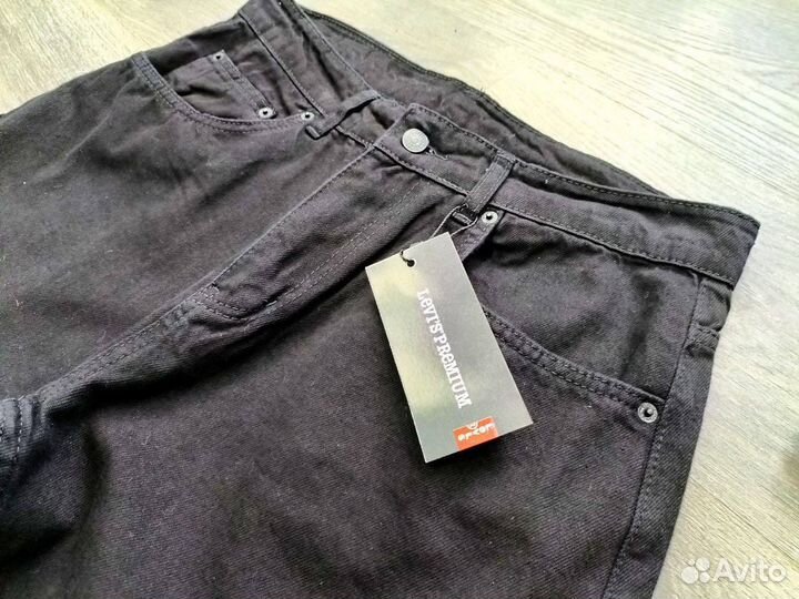 Джинсы levis с девушкой