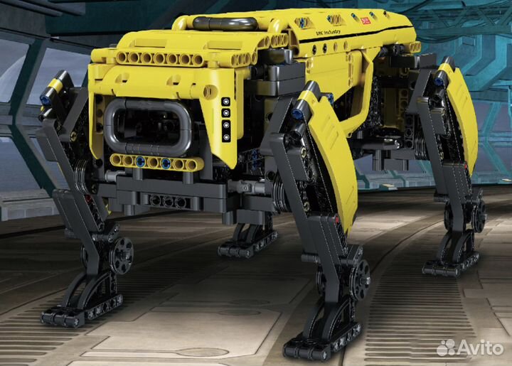 Конструктор Желтый робот Dynamics на р/у 936 дет