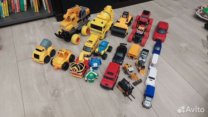 Машинки и фигурки из мультфильма Робокар Поли