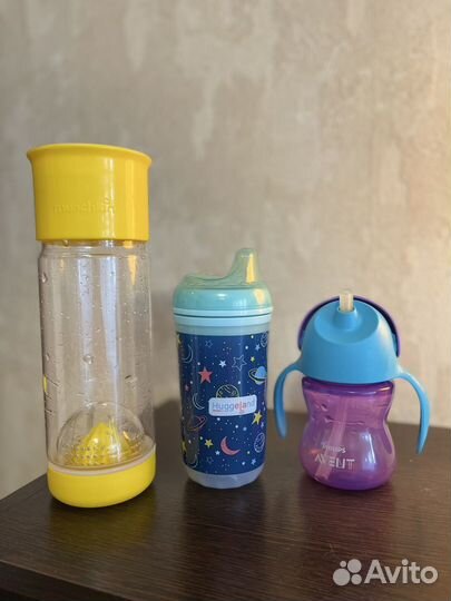 Детские вещи: поильник, бутылочка