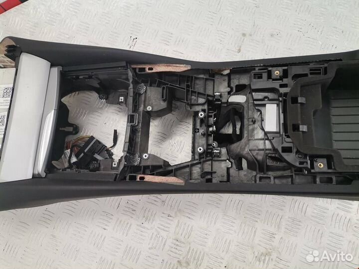 Консоль салона BMW 6 G32 2020 51166833920