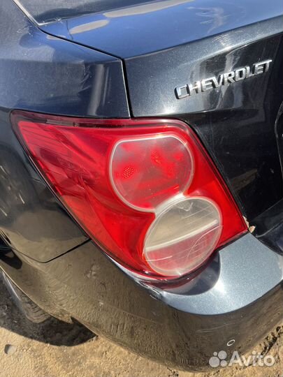 Фонарь задний левый с трещиной chevrolet aveo t300