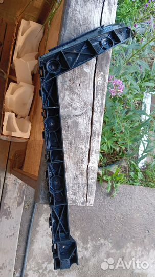 Направляющая заднего бампера Опель Инсигния Рест