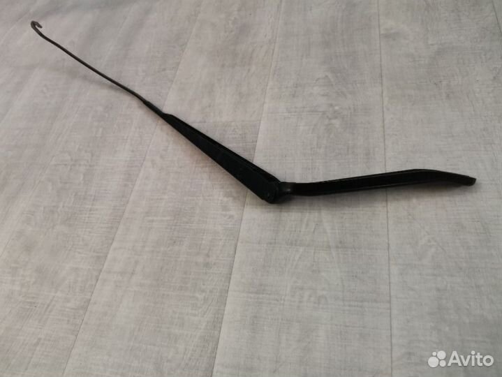 Поводок стеклоочистителя передний правый Ford