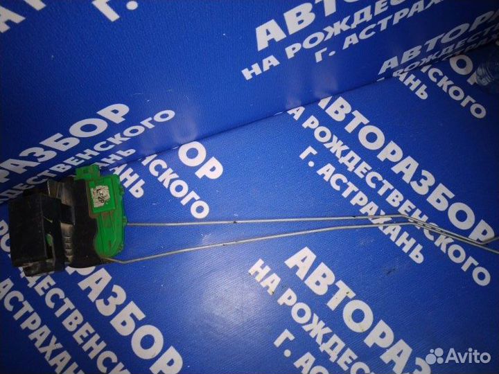 Передний правый замок двери Hyundai Solaris 1