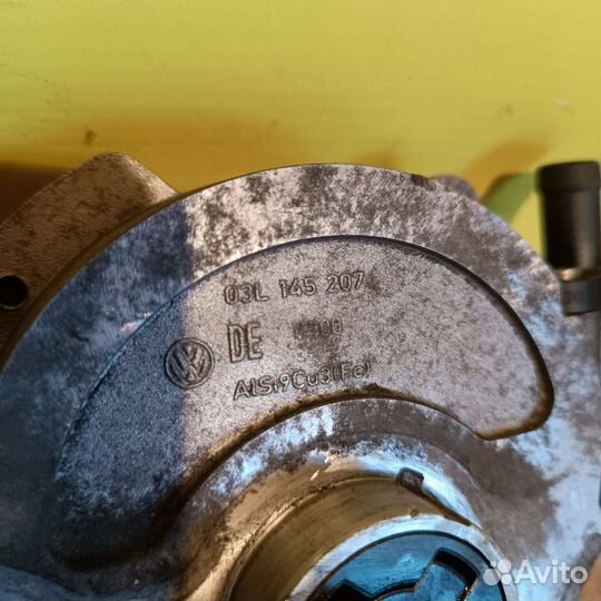 Насос вакуумный Volkswagen Golf 6 2.0 D