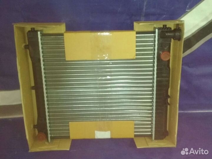 Радиатор системы охлаждения Mercedes T1 2.3D-3.0D