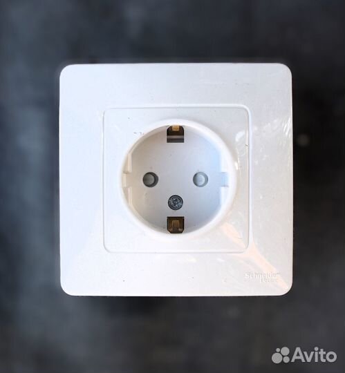 Розетки и выключатели Schneider Electric