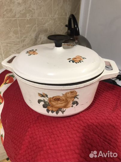 Кастрюля чугунная эмалированная