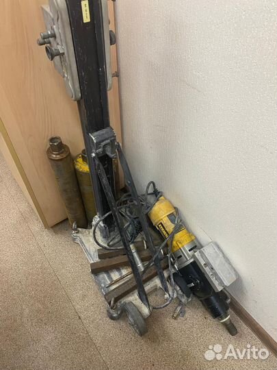 Установка алмазного бурения DeWalt