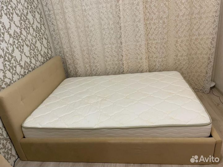 Кровать с матрасом