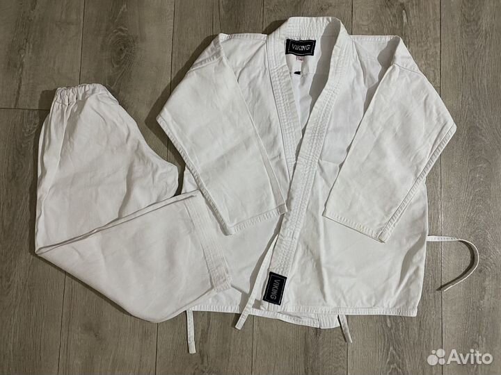 Кимано размер 140, подойдет больше на 130-140