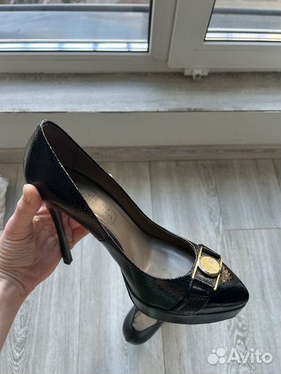 Каблуки Versace