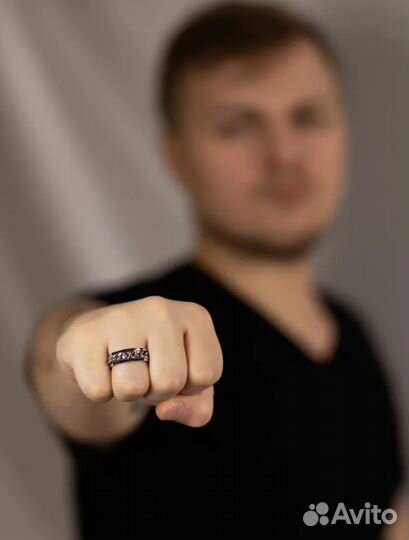 Кольцо-антистресс из стали с вращающейся цепочкой