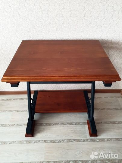 Компьютерный стол. Парта