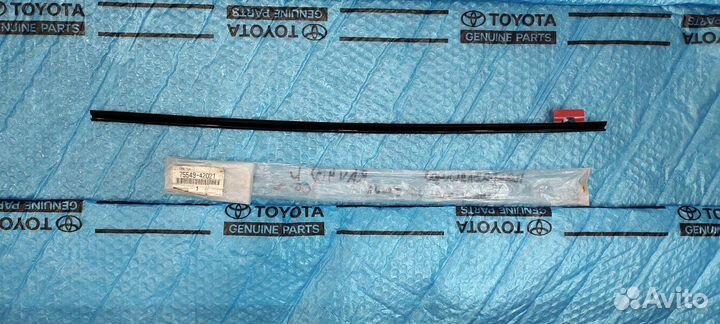 RAV4 3 Направляющая молдинга лобового стекла левая