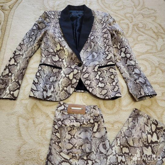 Костюм женский