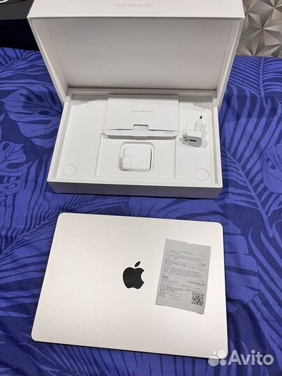 Macbook air 13 m2 8 256